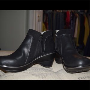 Jambu Ankle Boots